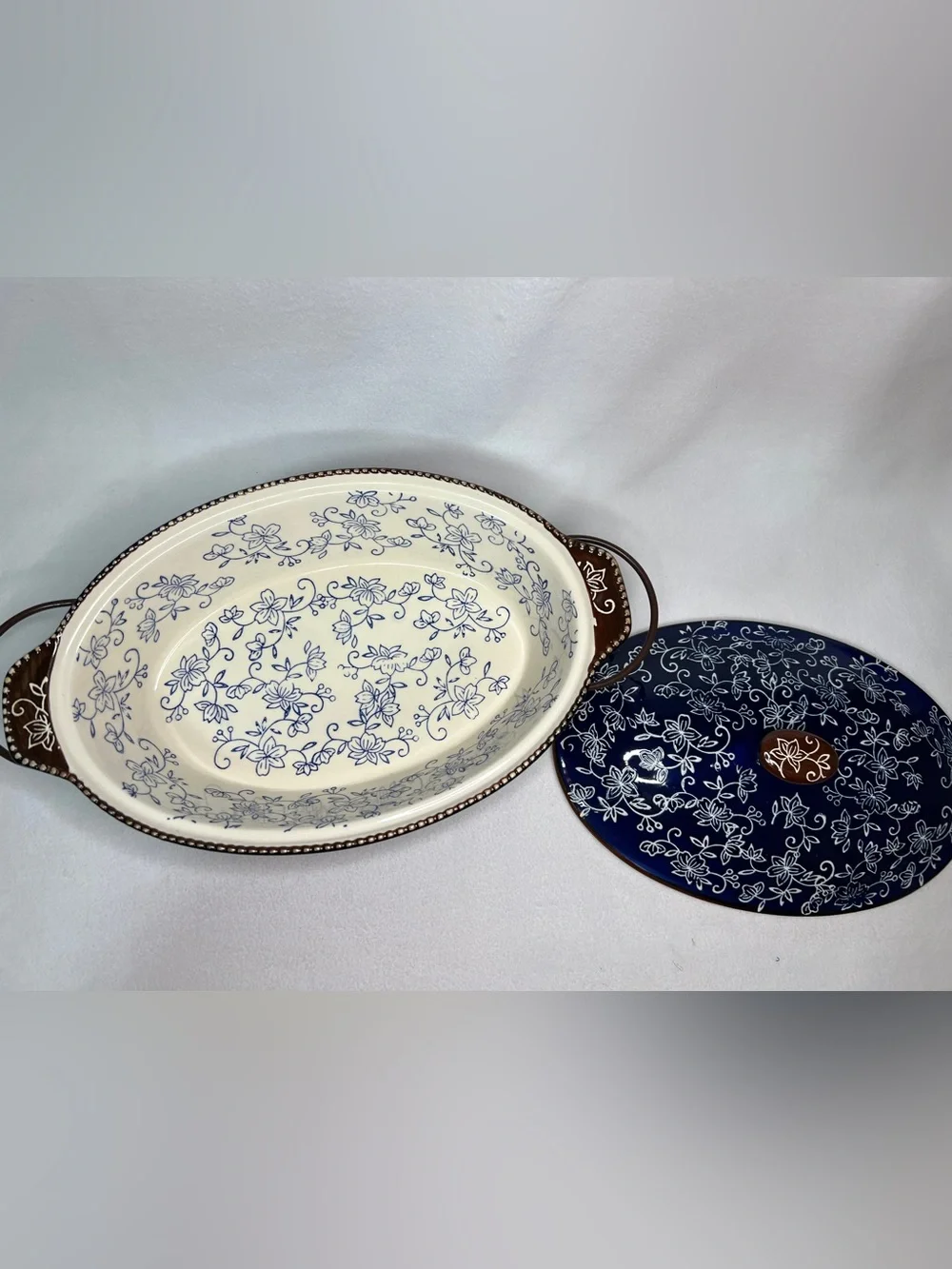 TEMPTATIONS BY TARA FLORAL LACE BLUE OVAL COV CASSEROLE W TRIVET N RACK 3.5 Qt